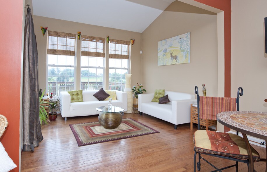 Sun Room - 78 N Savanna Dr
