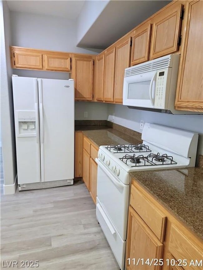 Building Photo - SOUTHWEST GATED 2-BED, 2-BATH FIRST-FLOOR ...