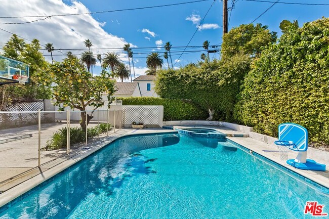 Building Photo - 257 S Oakhurst Dr