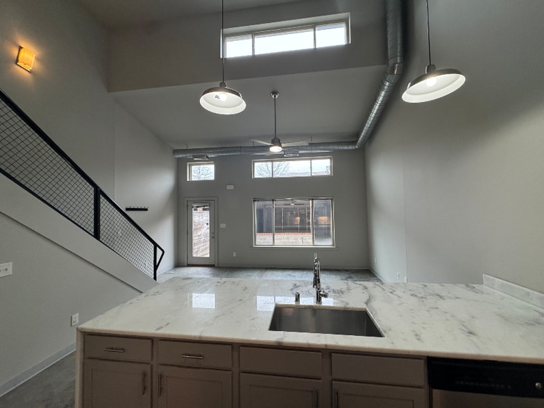 Building Photo - 3844 Dylan Pl