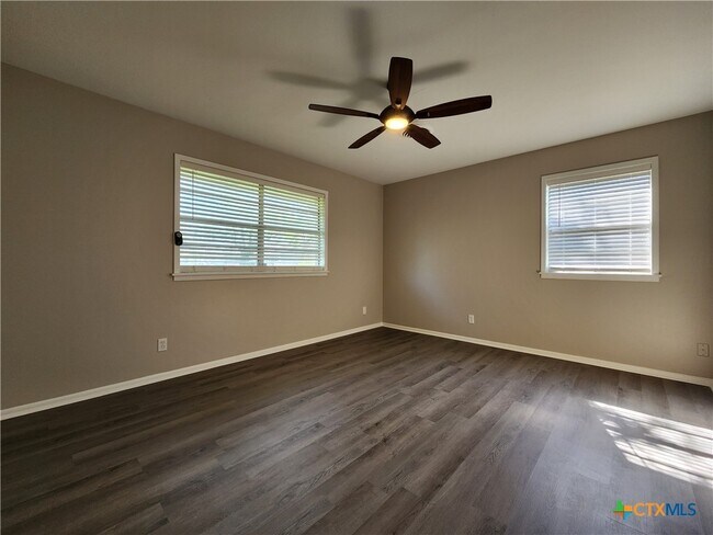 Building Photo - 273 Meadow Ave
