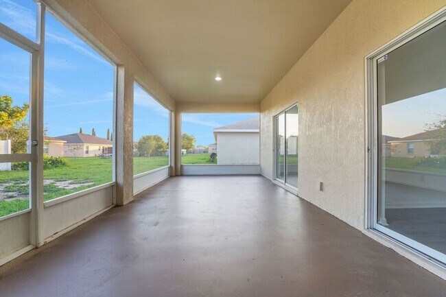 Building Photo - 327 Cloverdale Rd