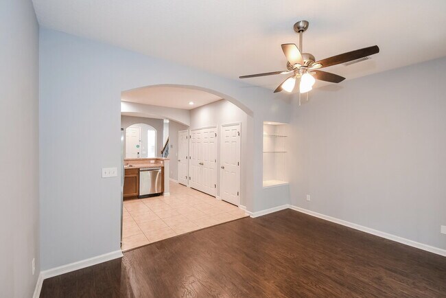 Building Photo - 13019 Sunset Lake Dr