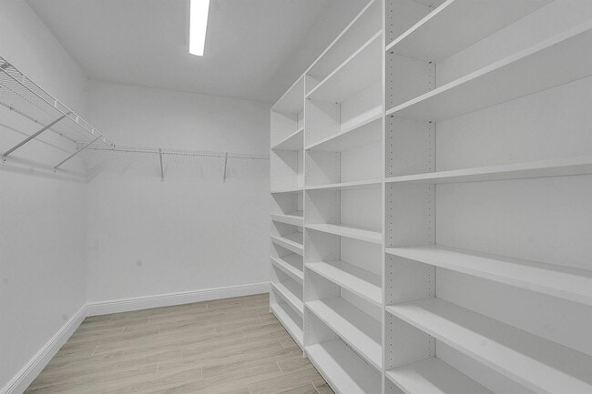 Building Photo - 226 SW Starfish Ave