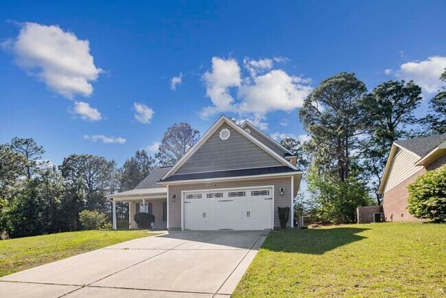 Building Photo - 4 Bedroom 2.5 Bath Home