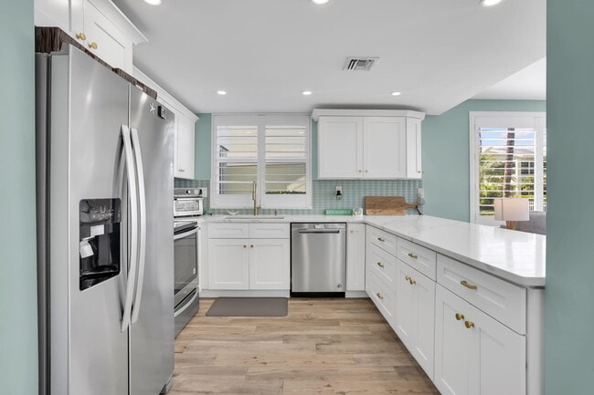 Building Photo - 320 S Ocean Blvd