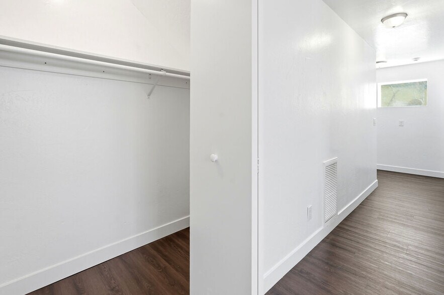 Building Photo - 23855 Zuger Dr