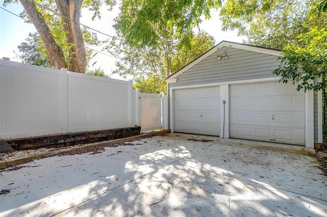 Building Photo - 6437 Rosemont Ave