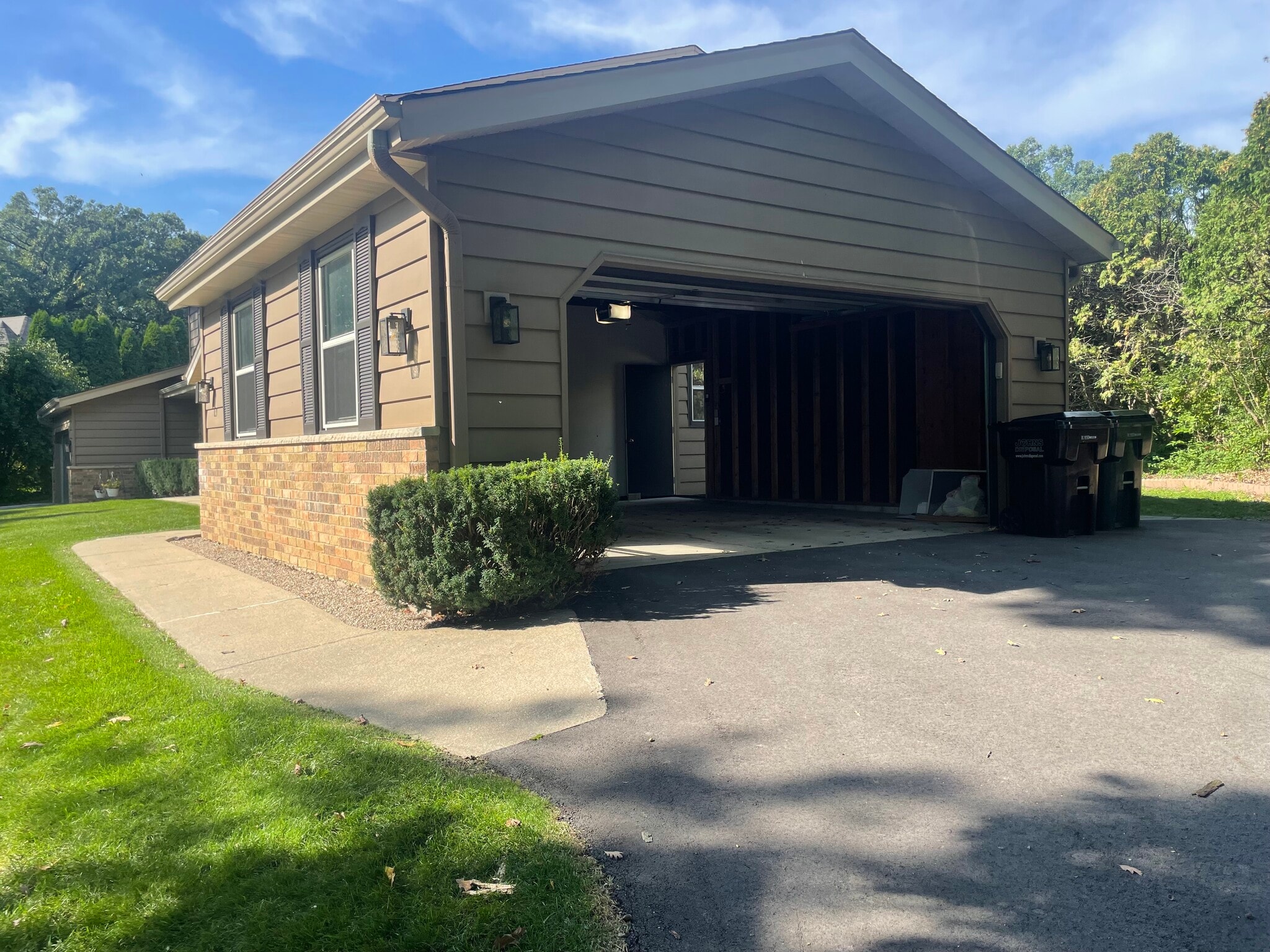 Building Photo - 611 Saint Johns Dr