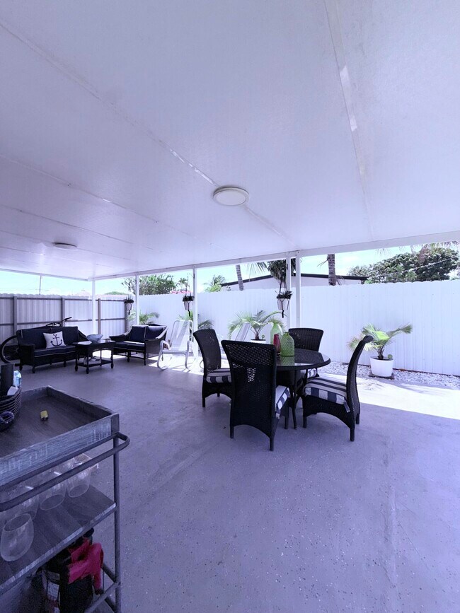 Building Photo - 9235 SW 41st St
