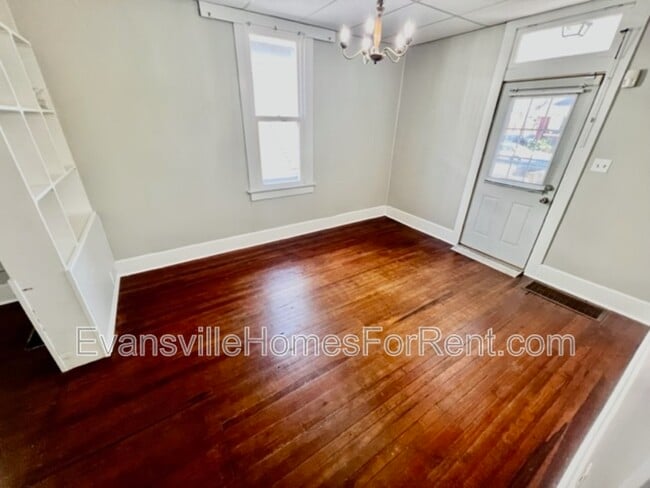 Building Photo - 515 S Grand Ave