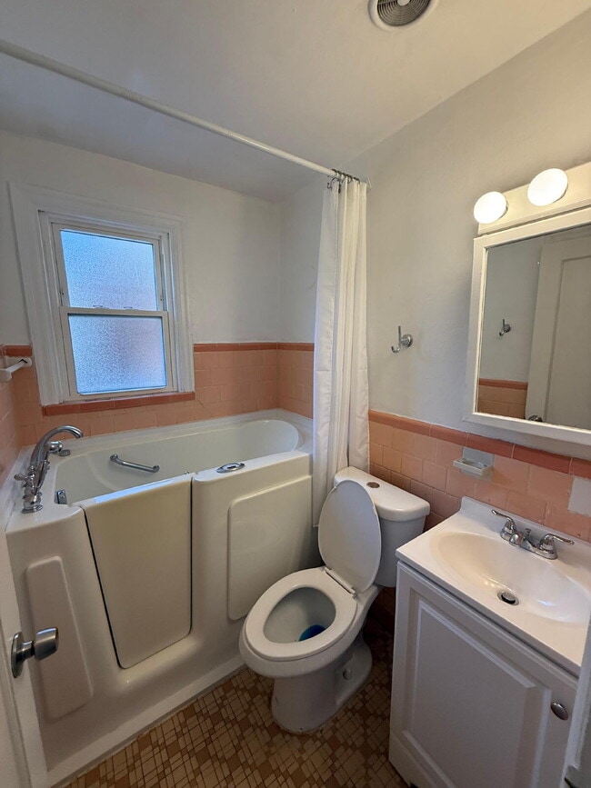 Building Photo - Charming 2-Bedroom Home for Rent in Jennin...