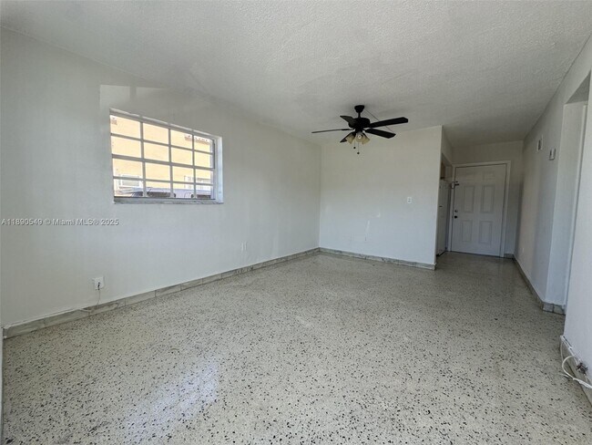 Building Photo - 945 W 23rd St