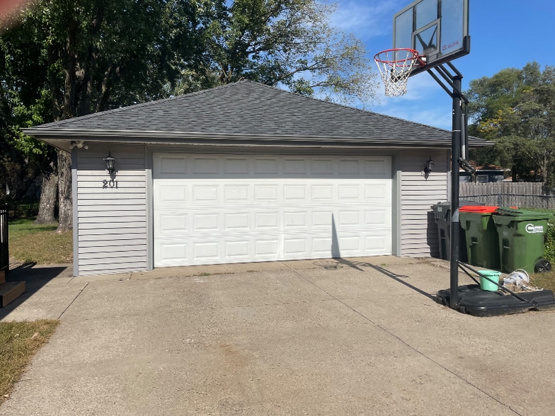 Building Photo - 201 91st Ave NE