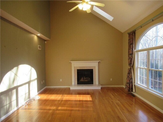Building Photo - 70 Cavalier Dr