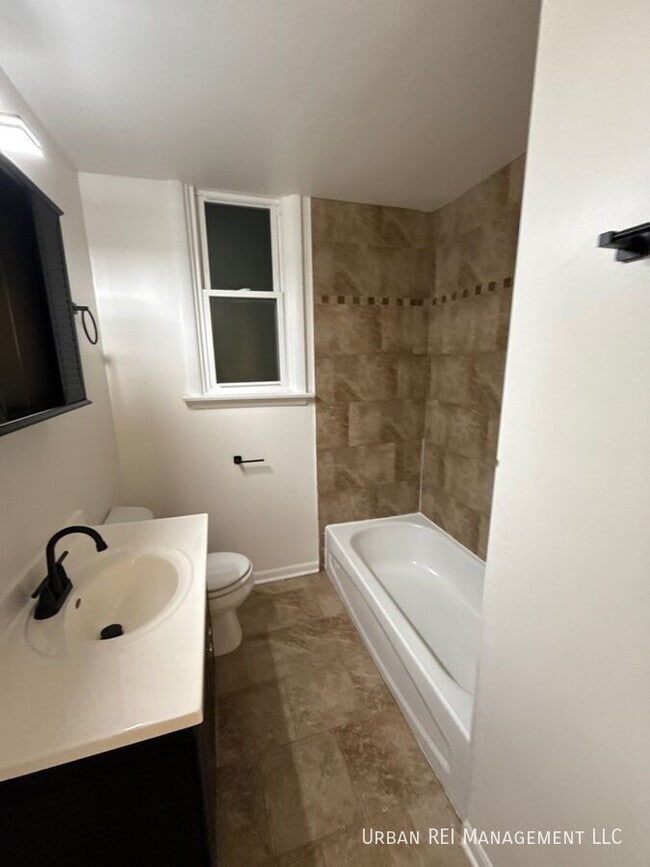 Building Photo - 18548 Lyn Ct