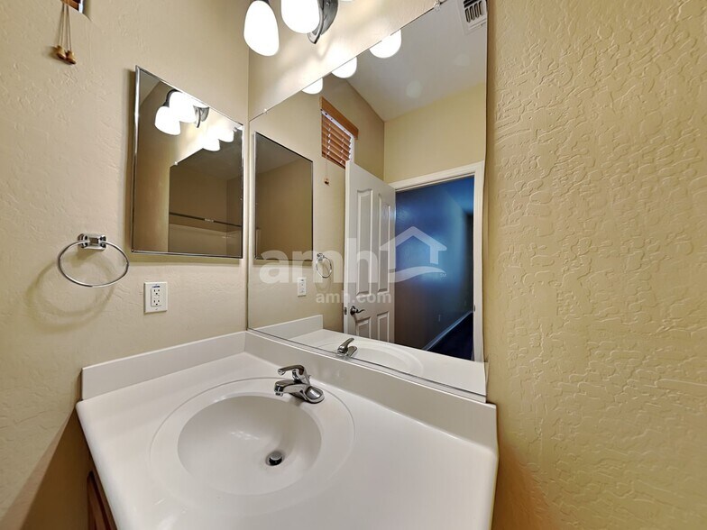 Building Photo - 7814 S 74th Ave