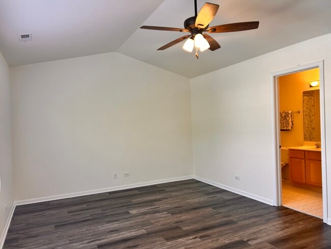 Building Photo - 24121 Walnut Cir