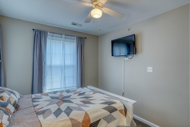 Building Photo - Fairfield Townhome