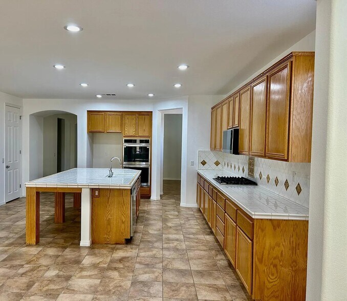 Building Photo - 40750 Hilton Head Ct