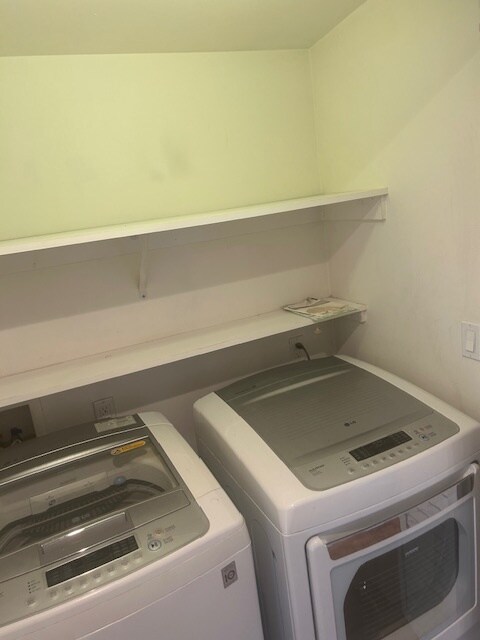 Washer/dryer hookups - 1534 Manhattan Beach Blvd