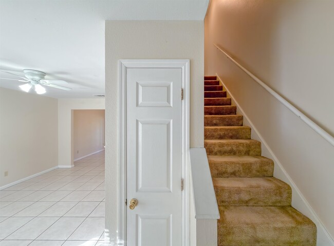 Building Photo - 696 Timberwood Cir E