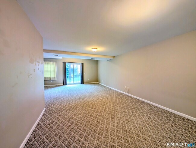 Building Photo - 15 Old Oak Dr