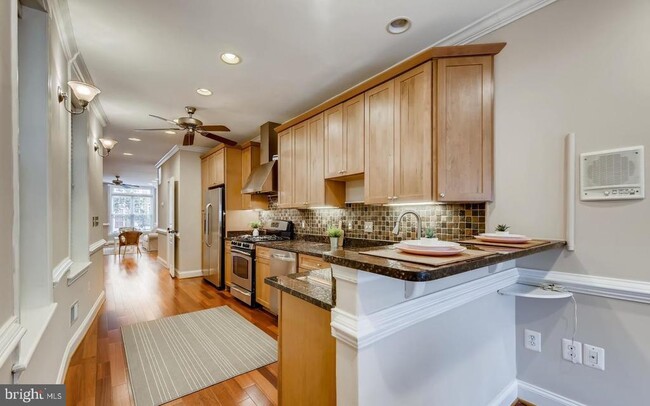 Building Photo - 130 W Ostend St