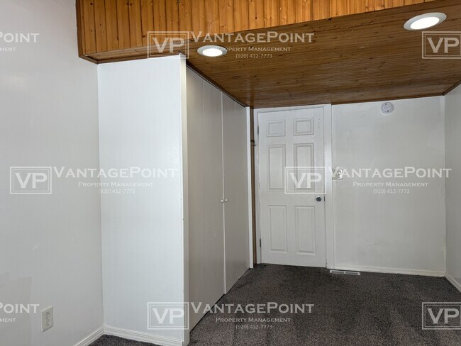 Building Photo - 917 Merrill St