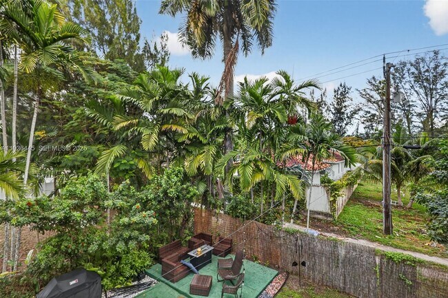 Building Photo - 135 South Dr