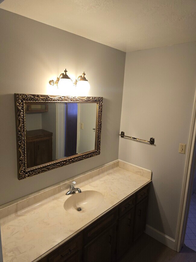 Building Photo - 2007 Southwood Dr