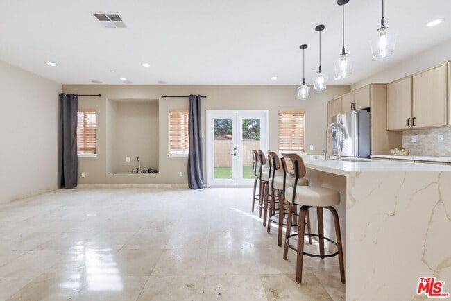 Building Photo - 5187 Knollwood Way