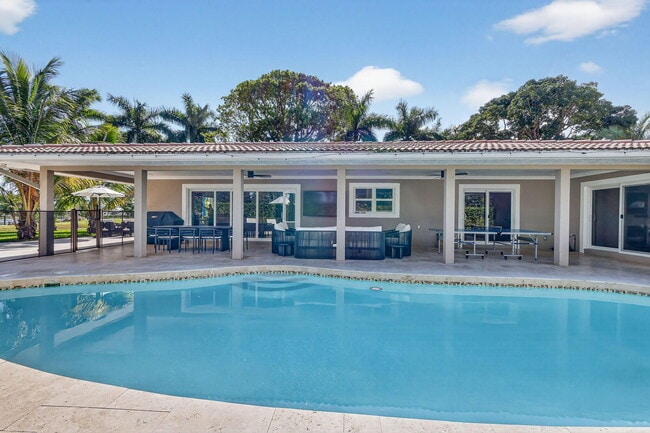 Building Photo - 937 SW 34th Ct