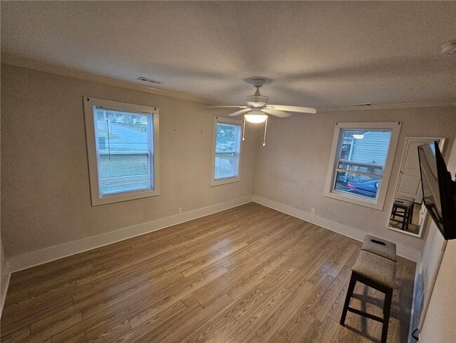 Building Photo - 1129 Graymont Dr SW