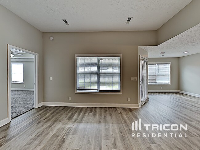Building Photo - 531 Falkland Cir