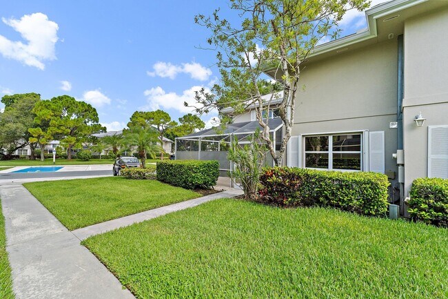 Building Photo - 2406 SW Danbury Ln