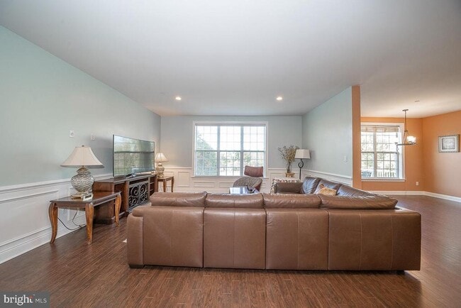 Building Photo - 3701 Parris Blvd