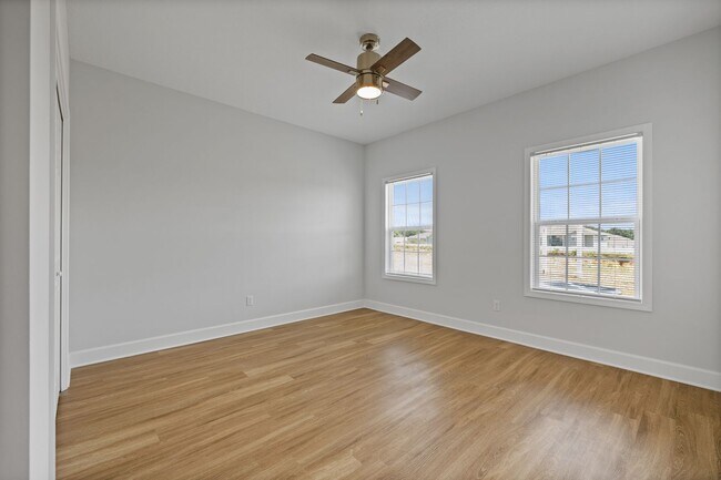 Building Photo - New Luxury Townhouse