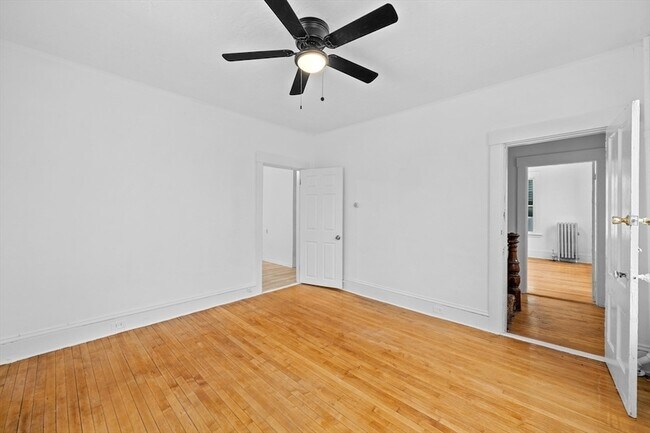 Building Photo - 20 Temple St