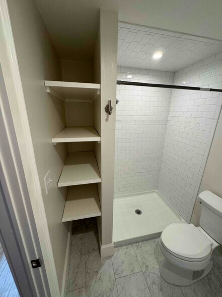 Building Photo - 393 Essex St