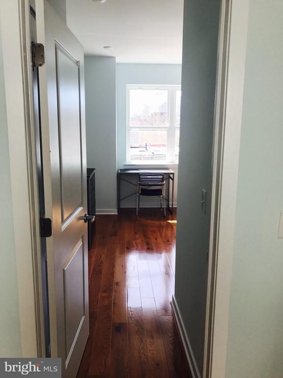 Building Photo - 1517 W Seybert St