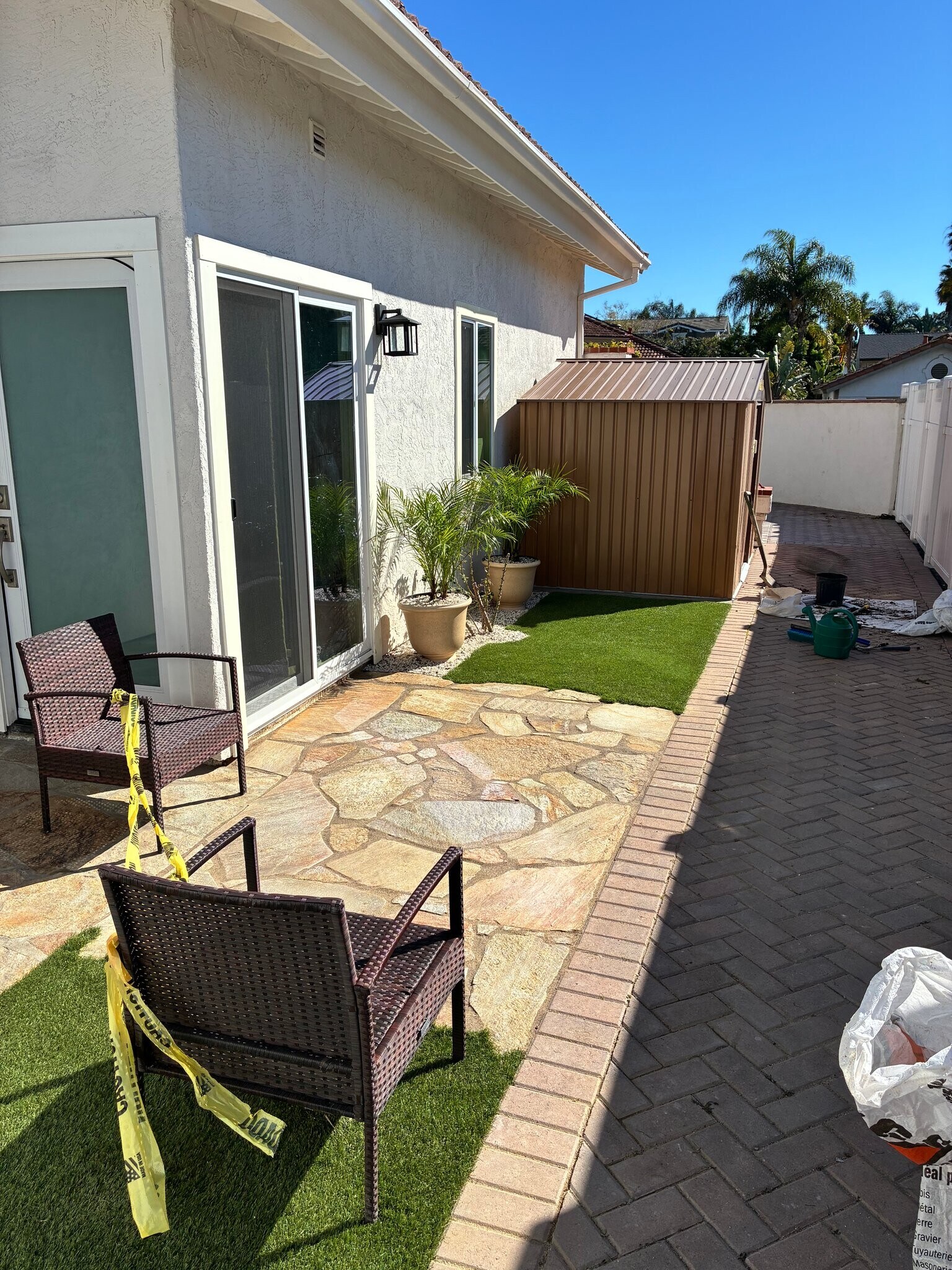 Building Photo - 742 Poinsettia Park S