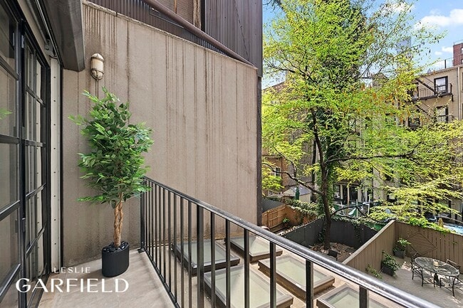 Building Photo - 320 E 55th St