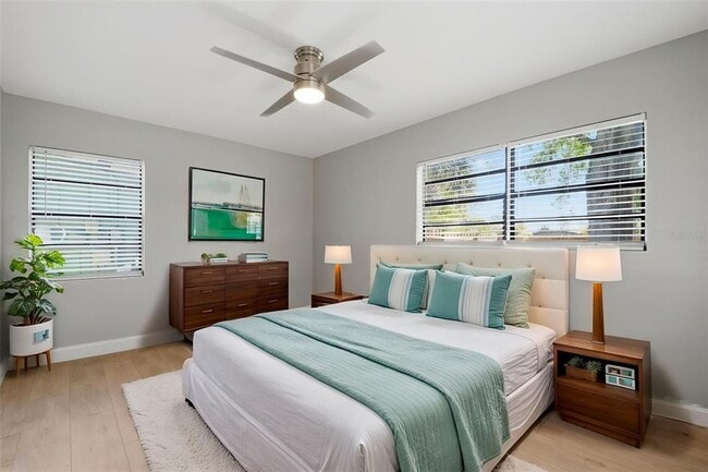 Building Photo - 405 Shore Dr E