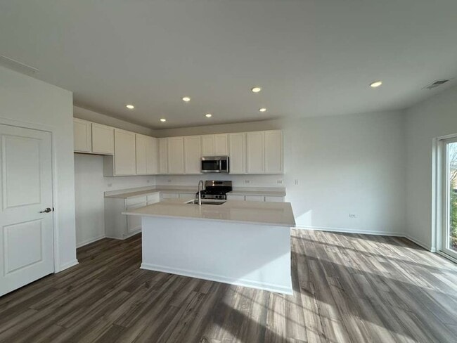 Building Photo - 25747 W Yorkshire Dr