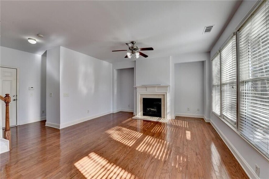 Building Photo - 2104 Nelms Pointe Landing