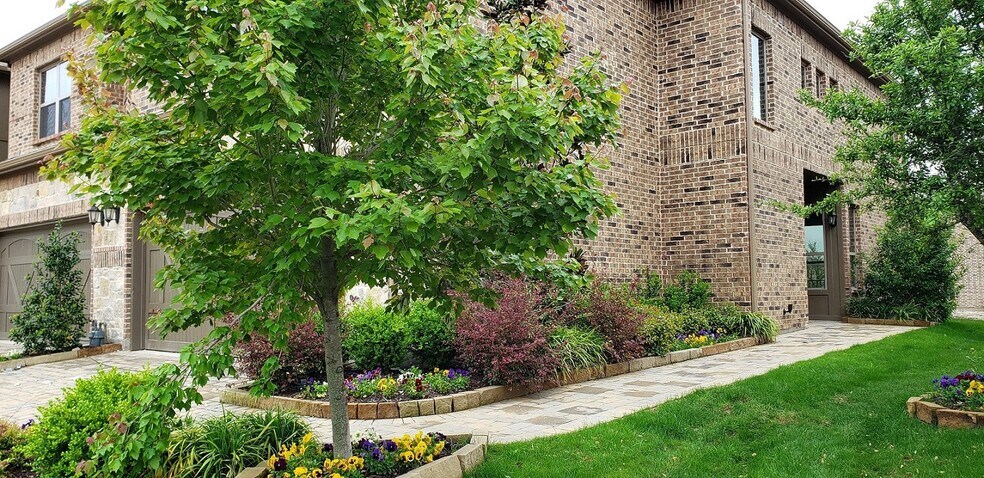 Building Photo - 4824 Pasadena Dr