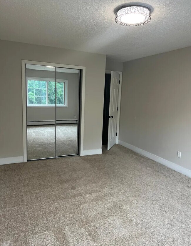 Building Photo - 379 Huse Rd