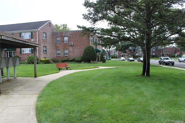 Building Photo - 1065 Fenwood Dr