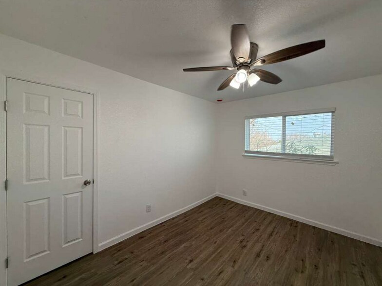 Building Photo - 8827 Slumber Ln